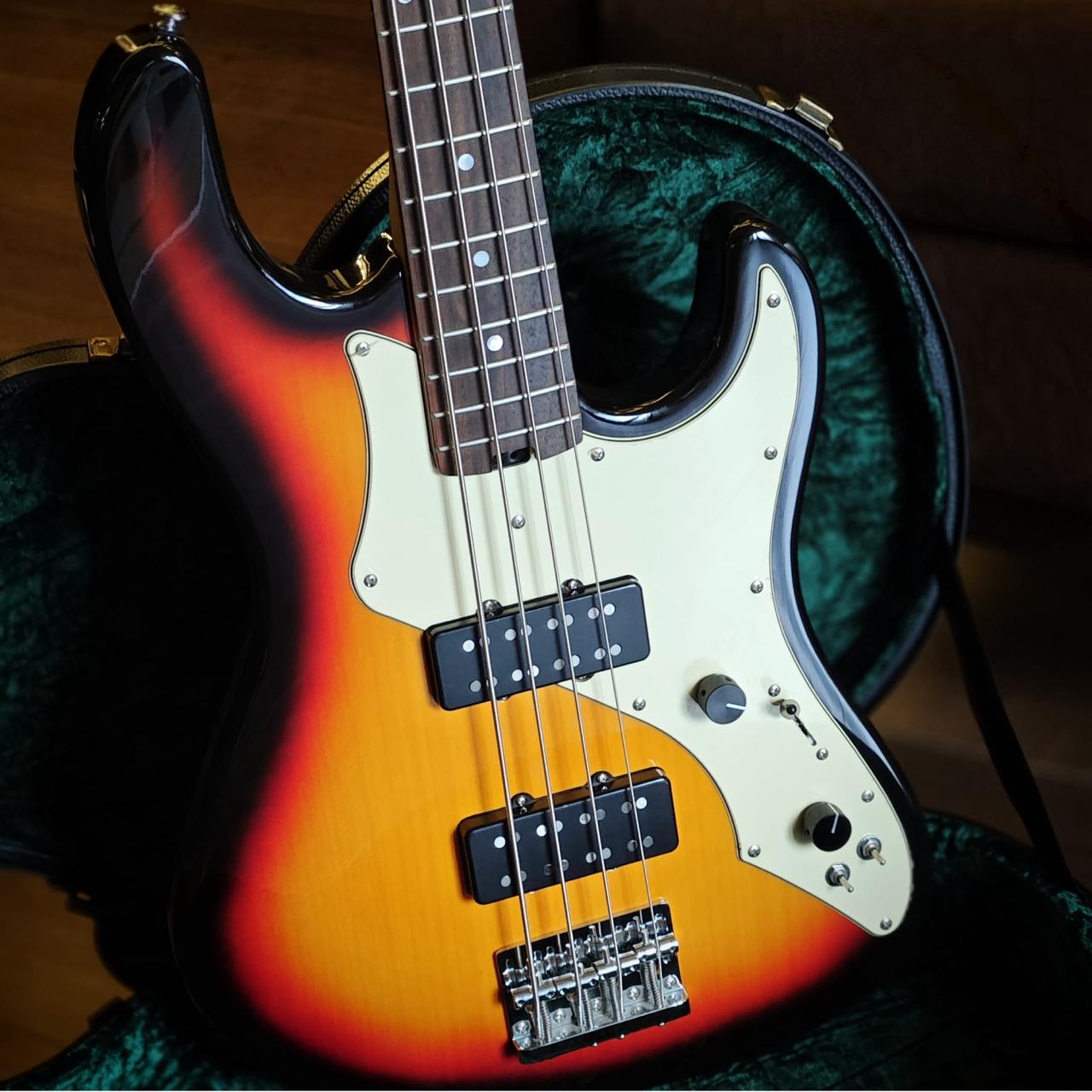 Soloking MJ-1 Classic Bass in 3 Tone Sunburst with Roasted Maple Neck and Rosewood FB