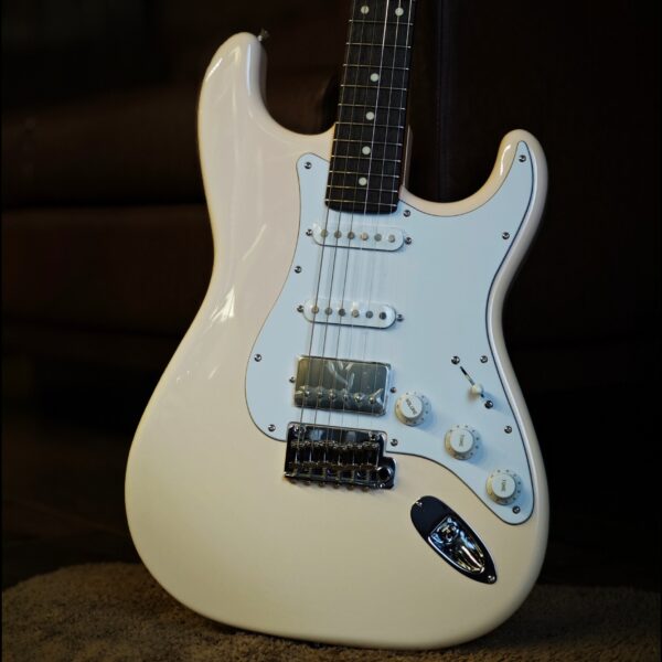 Tokai AST 423-101 – Classic S-Style with PAF Bridge Pickup Shell Pink | Made in Japan