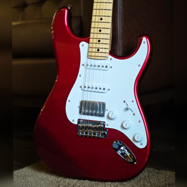 Tokai AST 423-101 – Classic S-Style with PAF Bridge Pickup Old Candy Apple Red | Made in Japan